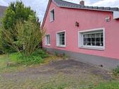Foto - Idyllisches Einfamilienhaus mit großem Garten & Doppelgarage in