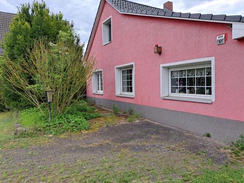 Foto - Idyllisches Einfamilienhaus mit großem Garten & Doppelgarage in