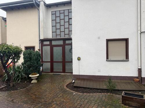 Foto - Gemütliches 5-Zimmer-Haus - 1.700,00&nbsp;EUR Kaltmiete, ca.&nbsp; 99,00&nbsp;m&sup2;