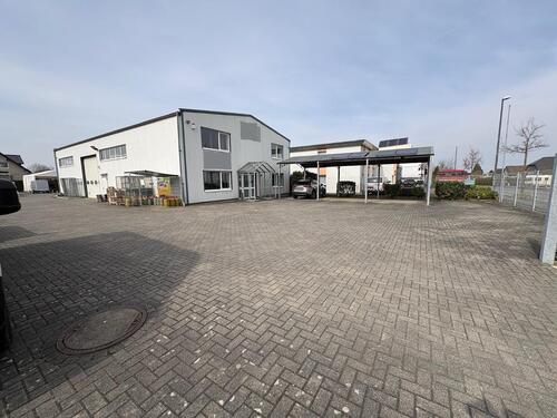 Foto - Lagerhalle mit Büro und Außenfläche