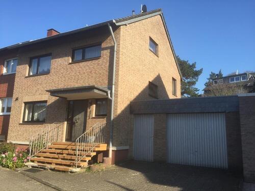 Foto - Einfamilienhaus mit unterkellerter Garage in GV-Neuenhausen