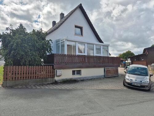 Foto - Einfamilienhaus mit Wintergarten und großem Hof in ruhiger Lage