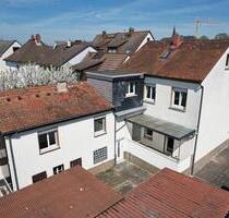 Freistehend & renoviert + Nebengebäude mit Ausbaupotenzial - Hanau Groß-Steinheim