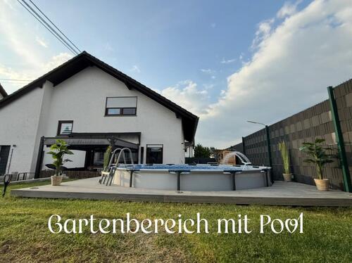 Foto - Modernes freistehendes Einfamilienhaus mit Pool zu verkaufen
