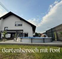 Modernes freistehendes Einfamilienhaus mit Pool zu verkaufen - Großmaischeid