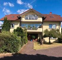Autobahn A3 Unternehmervilla mit Penthouse Wohnung - Straßenhaus