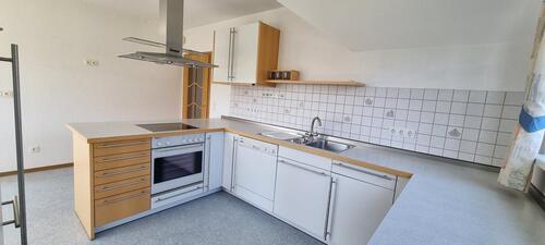 Foto - Wohnung im 1. OG von Zweifamilienhaus mit EBK, Balkon und Garage