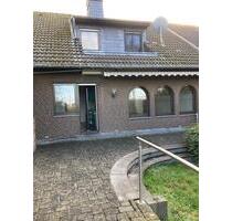 HAUS MIT GARTEN UND WEITER AUSSICHT - Alsdorf