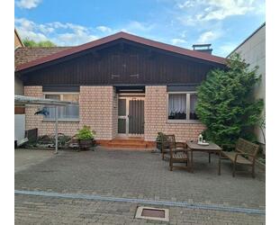 Bungalow mit angrenzendem Garten und vermietetem 3-Familienhaus - Rodalben