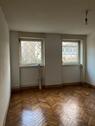 Foto - Schönes Zimmer mit zwei Fenstern im Souterrain