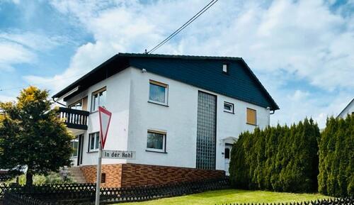 Foto - 8 Zimmer Mehrfamilienhaus, Wohnhaus in Hellenhahn-Schellenberg