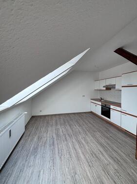 Foto - Gemütliche 2-Zimmer-Dachgeschosswohnung mit offener Küche