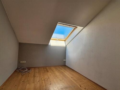 Foto - Dachgeschoßwohnung in Sauerlach zur Miete