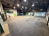Foto - 694 m² Lagerhalle mit Büro und Stellplätzen in zentraler Lage