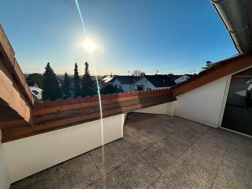 Foto - Frisch sanierte, helle 2,5 Zi WHG mit Dachterrasse und EBK