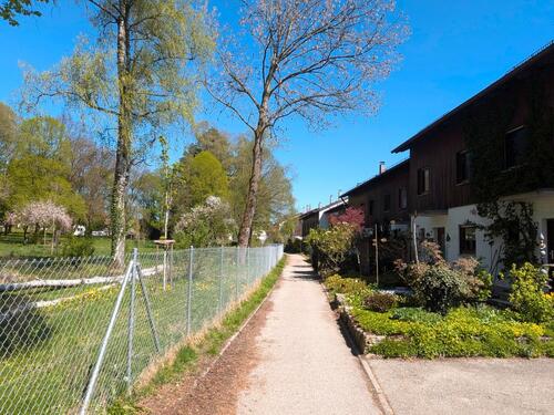 Foto - Reihenmittelhaus mit Garten, Terrasse, Garage und viel Platz für