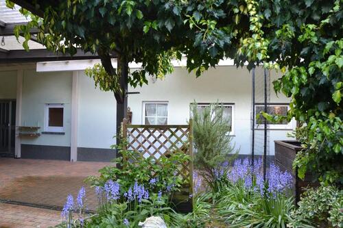 Foto - Hinterhaus mit 3 Zimmer, Loggia, Gemeinschaftshof und Stellplatz