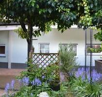 Hinterhaus mit 3 Zimmer, Loggia, Gemeinschaftshof und Stellplatz - Iffezheim