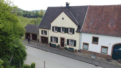 Foto - Attraktives Zweifamilienhaus mit vielseitigen Nutzungsmöglichkeit