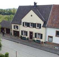 Attraktives Zweifamilienhaus mit vielseitigen Nutzungsmöglichkeit - Hornbach