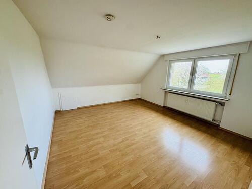 Foto - Dachgeschosswohnung mit 4 Zimmern in Weslarn!