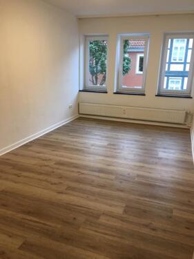 Foto - Sonnige, helle 2-Zimmer-Whg., renoviert, EBK, zentrale Lage