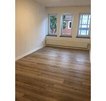 Sonnige, helle 2-Zimmer-Whg., renoviert, EBK, zentrale Lage - Hildesheim