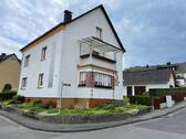 Foto - Gepflegtes Mehrfamilienhaus mit Nebengebäude in 65329 Hohenstein