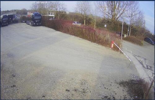 Foto - Abstellplatz umzäunt, videoüberwacht mit Schranke 400qm