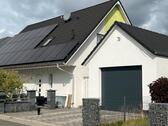 Foto - Haus Einfamilienhaus mit Garage und Garten