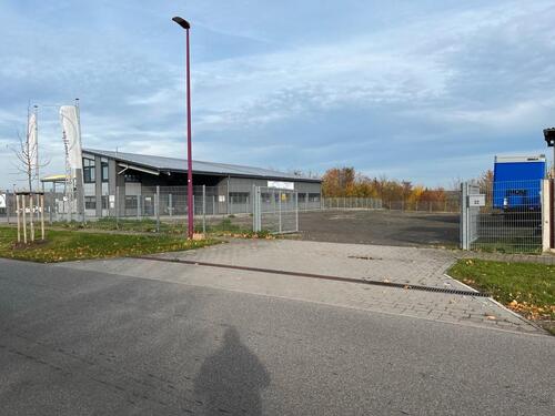 Foto - Umzäuntes und geschottertes Grundstück mit 1550qm