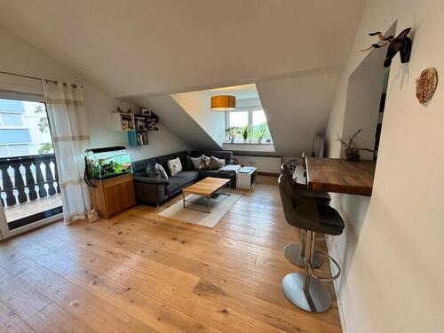 Foto - Kernsanierte 3-Zimmer-Wohnung mit Küche, Balkon und Garage