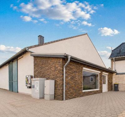 Foto - Ehemalige moderne Gaststätte mit großer Scheune
