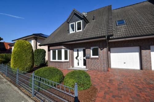 Foto - Großzügige Doppelhaushälfte mit Garage in ruhiger Lage in der Stadt Friesoythe