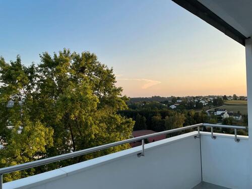 Foto - Modernisierte 2-Zi-Wohnung (EBK, Balkon, Garage, Aufzug)