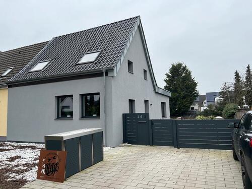 Foto - Doppelhaushälfte mit eigener Tiefgarage und großem Grundstück