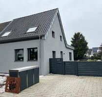 Doppelhaushälfte mit eigener Tiefgarage und großem Grundstück - Mönchengladbach West