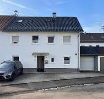 Modernisierte Doppelhaushälfte in ruhiger Stadtrandlage - Täferrot