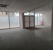 Ladengeschäft direkt am E-Center Peine