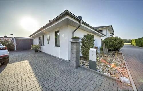 Foto - Moderner Bungalow in Feldrandlage (Garage & Whirlpool) in Polsum