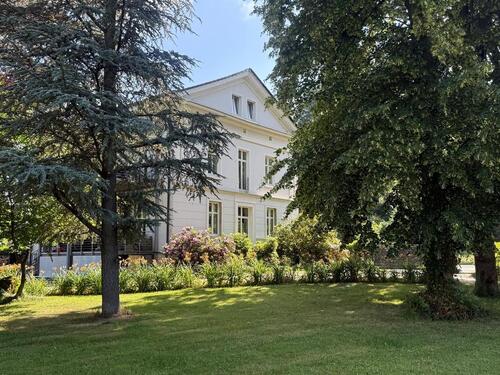 Foto - Attraktive und gepflegte 3,5-Zi.-Hochparterre-Wohnung im Altbau