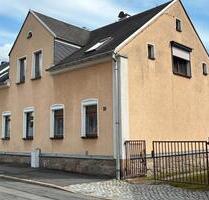 Doppelhaushälfte mit Hintergebäude und Garage in Rodewisch