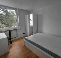 Helles Zimmer in einer FrauenWG - Erlangen Alterlangen