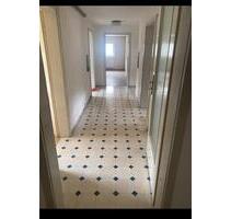 3 Zimmer Dachgeschoss Wohnung mit Küche, Bad und Stellplatz - Lonsee