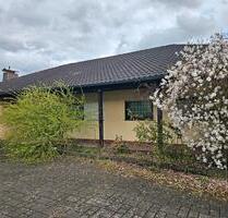 Großzügiger Bungalow mit Einliegerwohnung auf großem Grundstück - Nalbach
