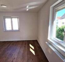 4-Zimmer-Wohnung mit EBK, Loggia und Gartenanteil in Esslingen - Esslingen am Neckar