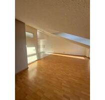 Moderne & lichtdurchflutete Dachgeschosswohnung – 72 m² - Niefern-Öschelbronn