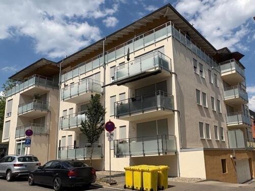 Foto - Topmoderne 3,5-Zimmerwohnung mit Tiefgarage und Balkon