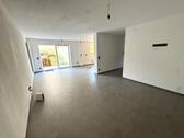Foto - Kernsanierte 2,5-Zimmer-Wohnung mit großem Wohn-Essbereich, 83m²