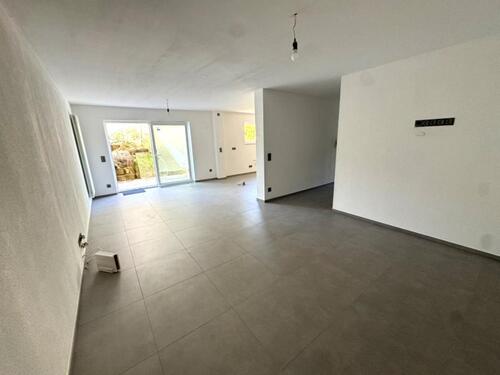Foto - Kernsanierte 2,5-Zimmer-Wohnung mit großem Wohn-Essbereich, 83m²